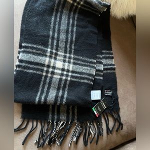 Cashmere/wool scarf from Italy. 70”x10” Black/beige. New with tags.